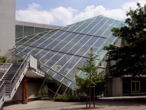 St.-Benno-Gymnasium in Dresden - Überdachung der Pausenhalle