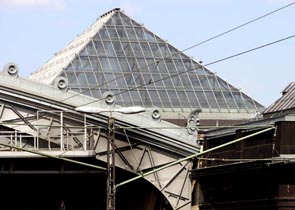 Bahnhof Dresden-Neustadt - Glaspyramide über der Empfangshalle